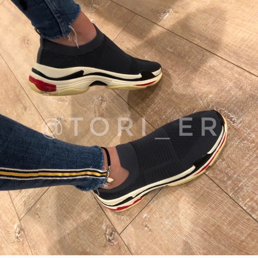 STEVE MADDEN SLIP-ON SNEAKERS